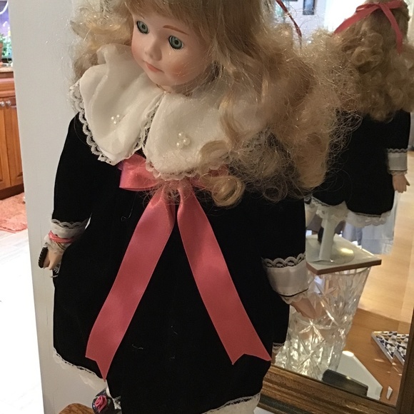 Brinn's 1988 Lindsey Collectible, Porcelain Doll - Picture 1 of 8